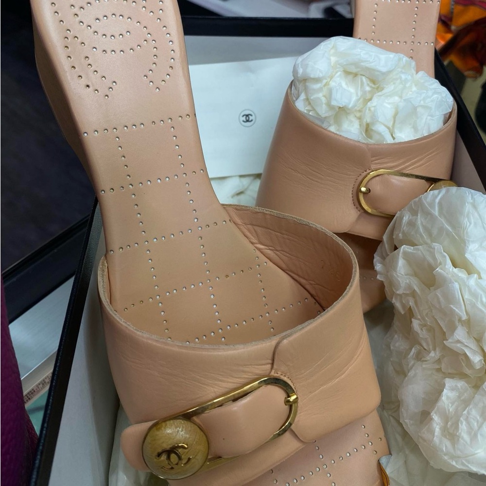 Chanel Vintage Leather and Wood Slides in Peach Color-size 7.5